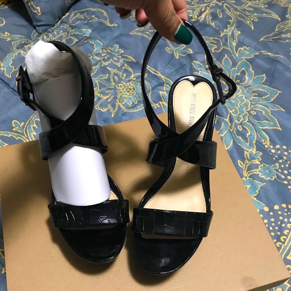 Beautiful black Gianni Bini wedges